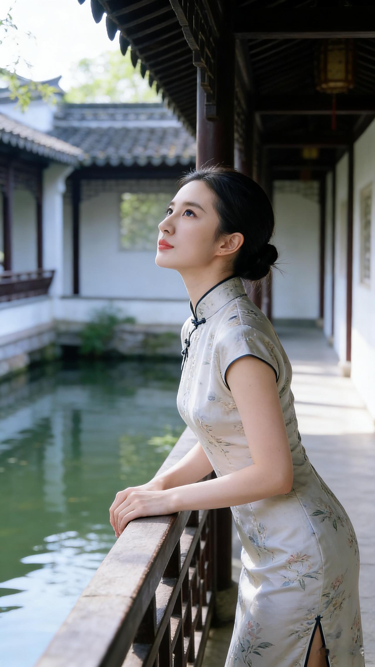 古典韵味，水墨江南，旗袍美人倚栏杆。旗袍秀东方美人江南风旗袍照旗袍古典美女