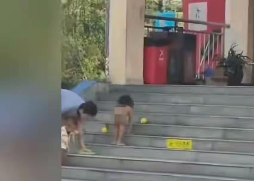 四川男孩父母平时爱好这件事，孩子行为怪异有必然联系最近网上有个孩子像