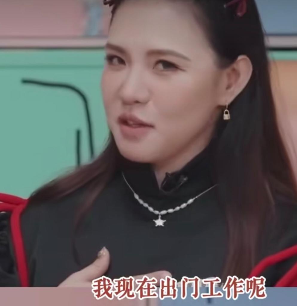 谢依霖:“我现在出门工作就代表我老公正在当家，我非常推崇爸爸当家，因为我觉得妈妈