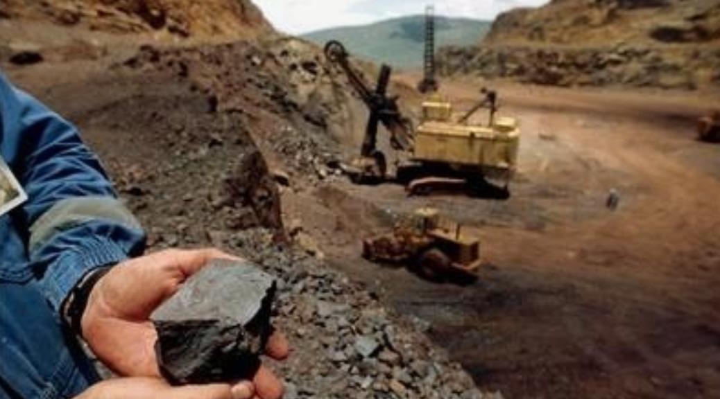 澳大利亚的铁矿严格来说，那地方根本就不是铁矿，就是纯粹的一坨铁，只不过是生锈了而