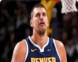 20分10个板。就这数据，搁十几年前，那就是顶级内线的饭碗，硬通货。你有了这个