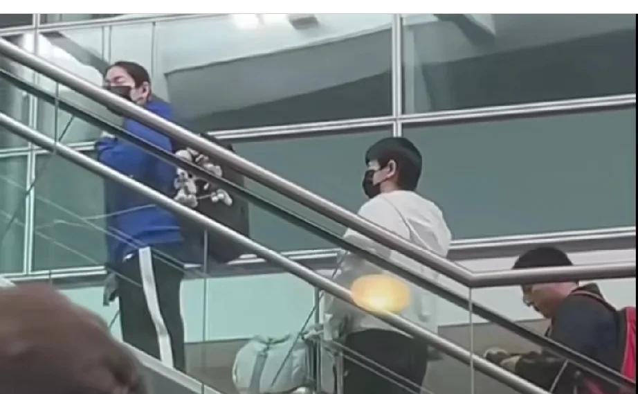 8月26日“莎莎小分队”回国登机了！佳佳开道，翔哥殿后，德华护佑，欢迎“莎莎小