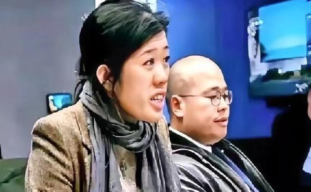 香港《卫报》报道：“黎智英女儿在美国对媒体说，其父获释后愿专注家庭，此前其兄曾求