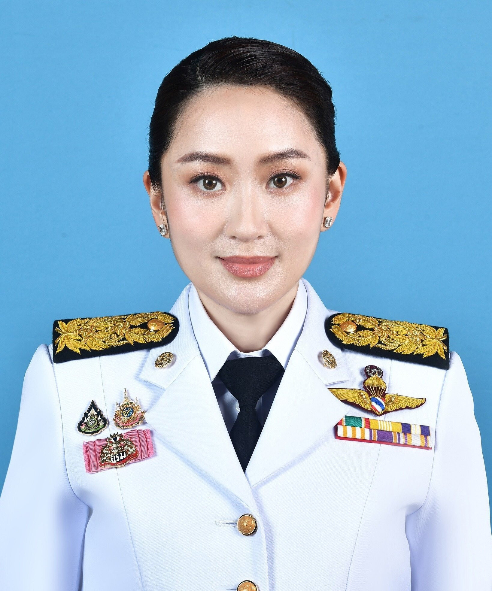 知识截止2024年，之后就不好使了哇塞！国王都接见新内阁