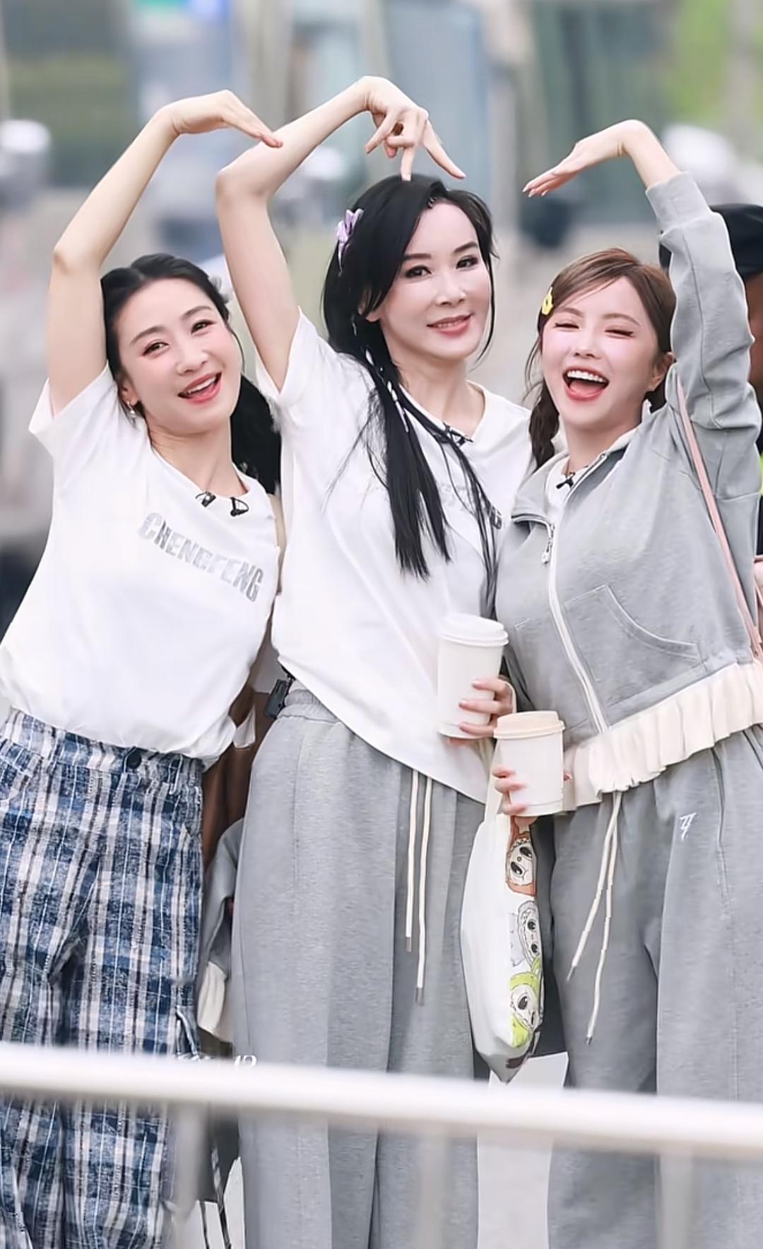 最近《乘风2026》第一次公演录完之后，57岁的萧蔷在采访的时候，特别霸气地