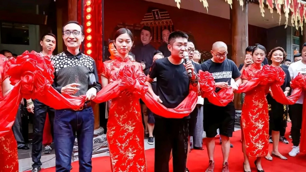 据报道，姜昆的徒弟苗阜的西安青曲社因经营不善破产了。苗阜的能力不能只用在如何当