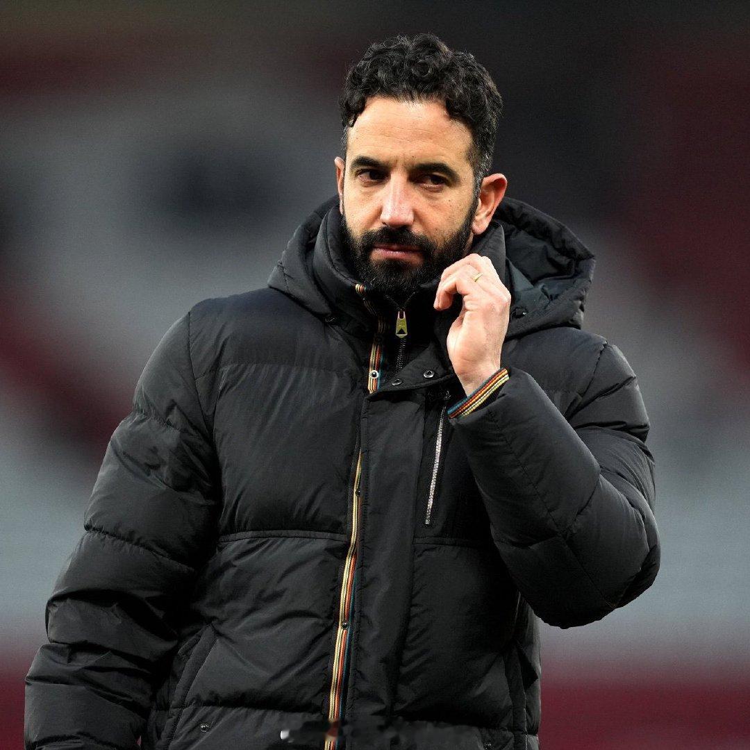 【齐尔克泽被换下的原因】曼联1比1狼队，赛后阿莫林在接受采访时确认，齐尔克泽并没