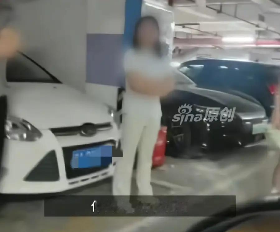 长沙占车位的红色小车司机彭女士，可能要面临3个窘境：1、被单位批评：毕竟这么一