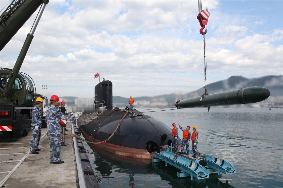 海军的877EKM型柴电潜艇装载TEST-71ME重型线导反潜鱼雷，当年