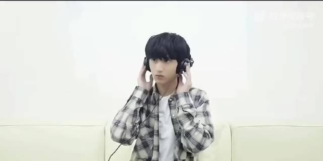 曝严浩翔姐姐真名不叫严薇而且姐姐是父亲一婚妻子所生，严浩翔是二婚妻子所生！现如