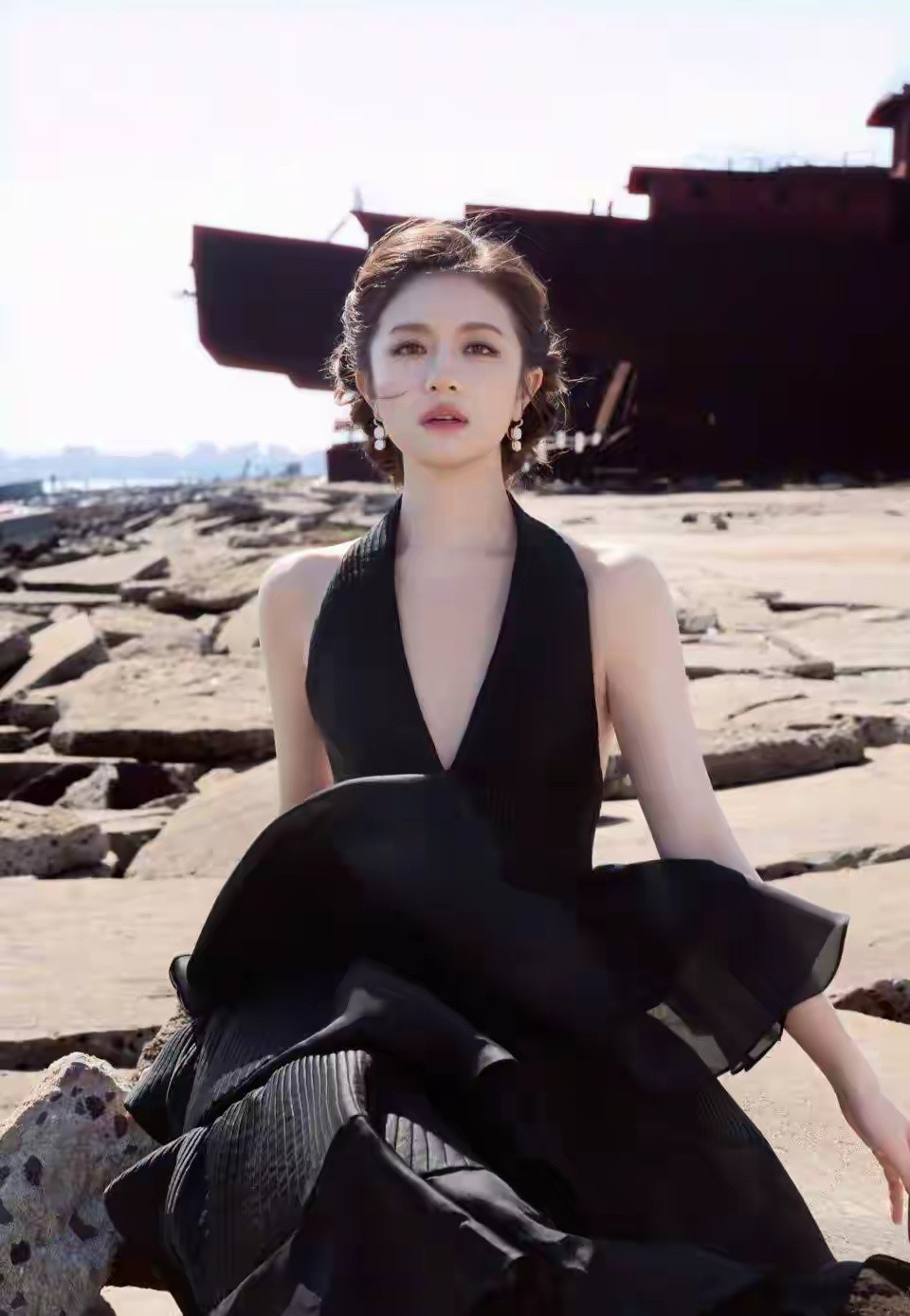 李兰迪的颜值一路开挂，越看越有味道，妥妥的大女主气质。