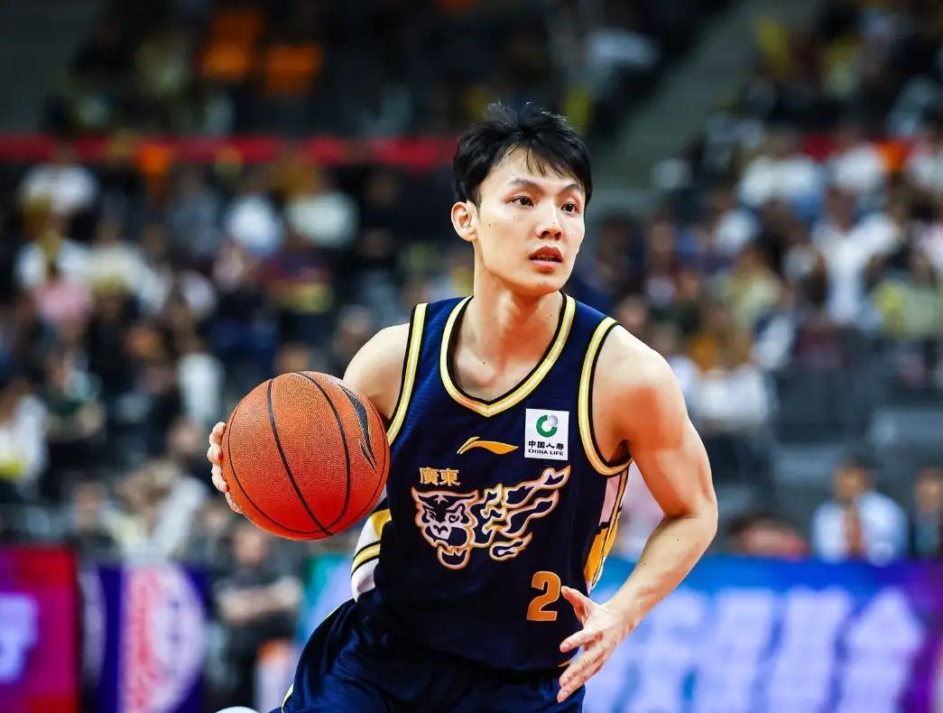 大家发现没，在昨晚广东76-93不敌广州的比赛，徐杰空砍19分4篮板6助攻的数据