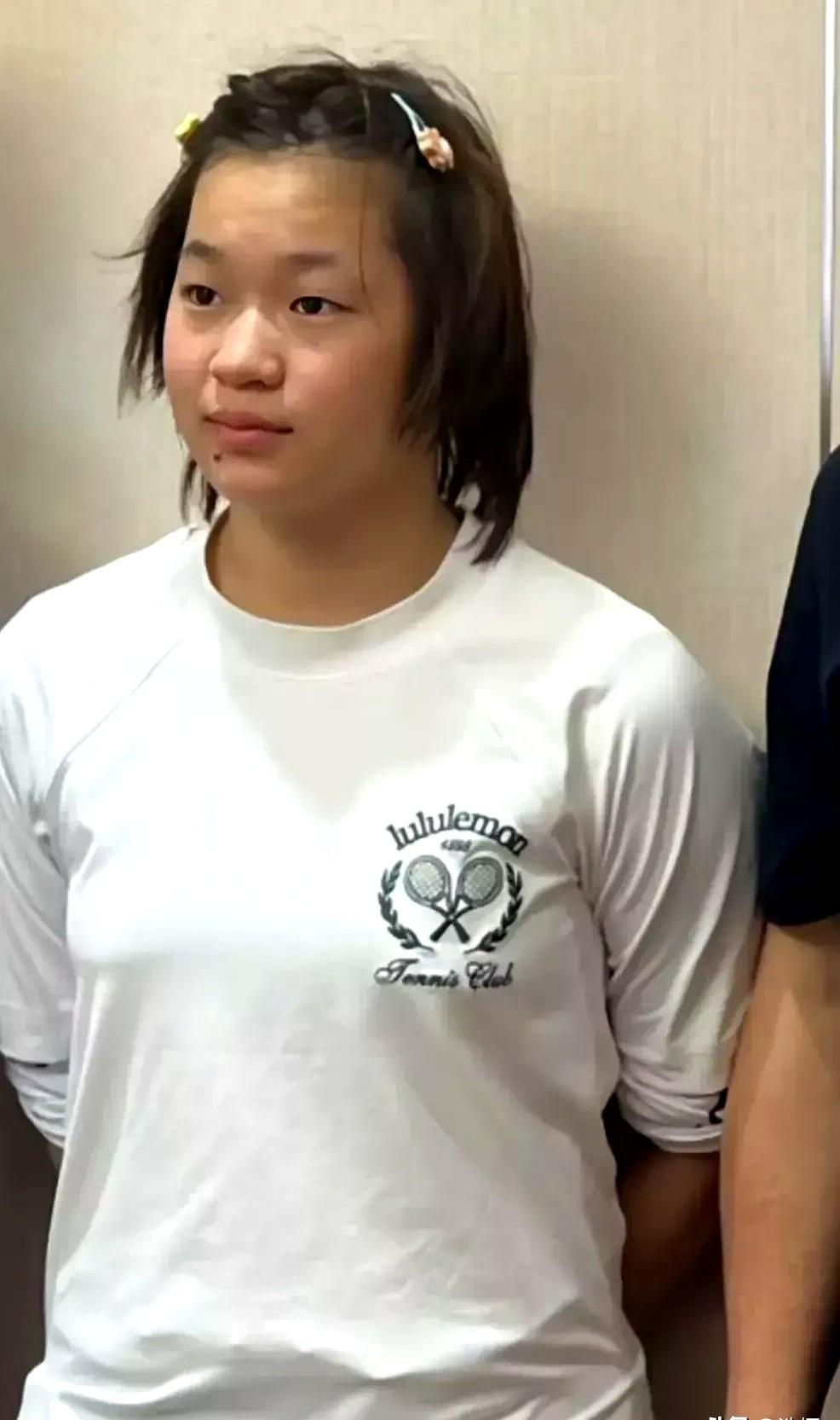 全红婵被说胖到退役？先别急着唱衰，真相可能让你脸红。她正在疗伤，却被P图