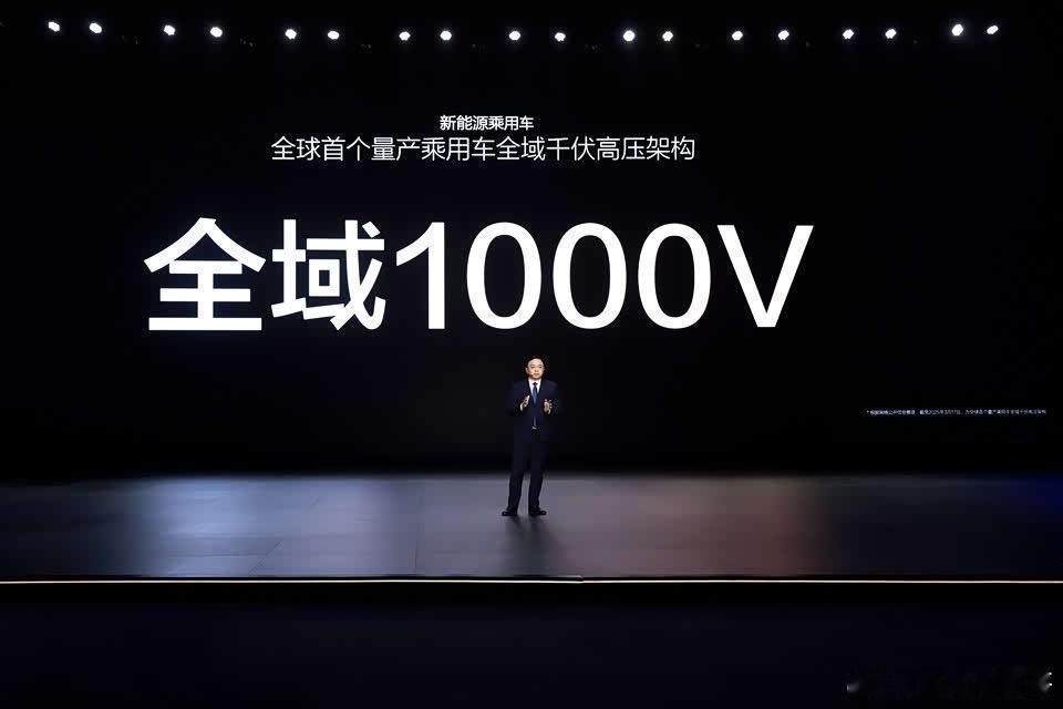 为什么说比亚迪三电系统比同行断档领先？当特斯拉还在用400v架构，其他对手还在宣