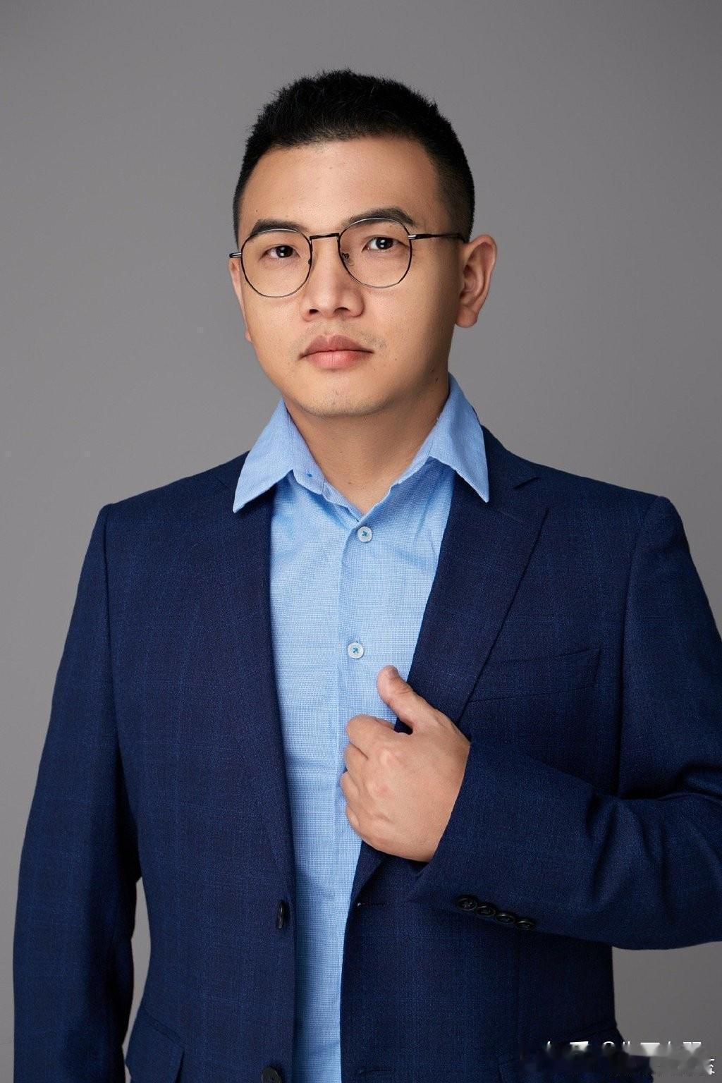 卢克文被封问题来了：这样一个预测不准、事实常错、价值观时常“跑偏”的自媒体，凭什