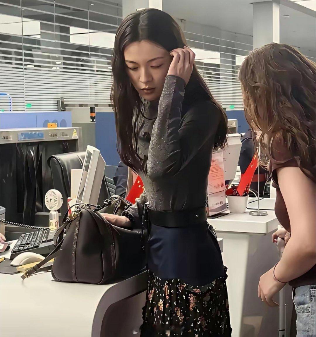 怪不得这么多男明星和她传过绯闻，现实中确实惊为天人。