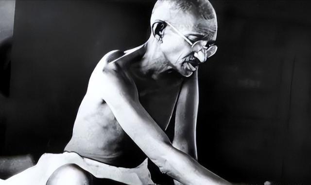 1900年，甘地尝试第一次禁欲失败后，在6年后宣布第二次禁欲，此时他是36岁，禁