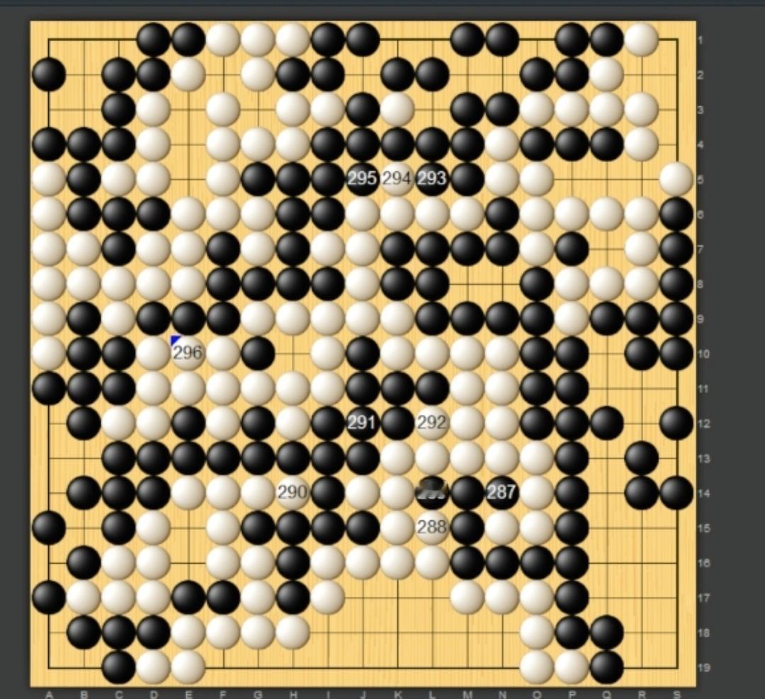 芮老又赢棋了第六届梦百合杯世界围棋公开赛预选赛，中国棋手芮乃伟九段执黑在性别