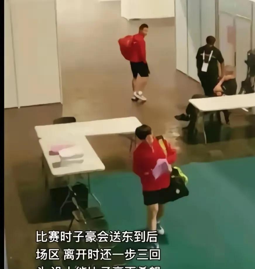 低谷里的光，从不是教练递的战术板，是王楚钦那双拽着你往上爬的手！世乒赛惨败后，