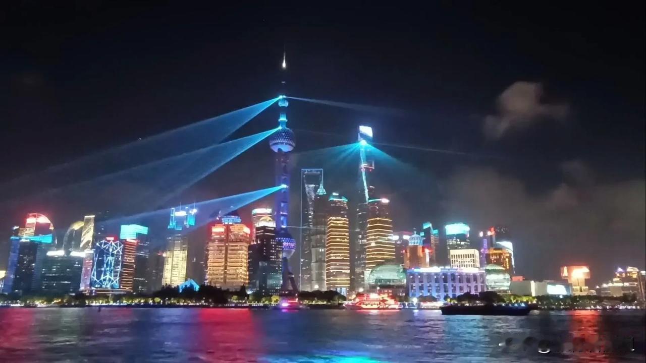 有人问我上海有什么好玩的？不就是南京路，城隍庙、外滩东方明珠吗？我说不是的。