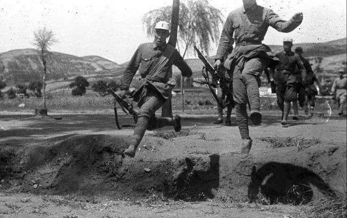 1942年，日寇临清联队突然遭遇冀中军区警备旅，以为稳操胜券。殊不知该旅打顽军朱