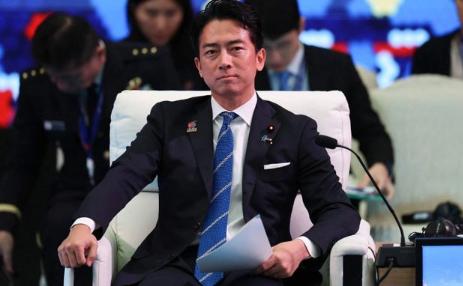 日本防卫相小泉进次郎公然将台海与日本能源运输绑死！他表示靠台海或巴士海峡航线进口