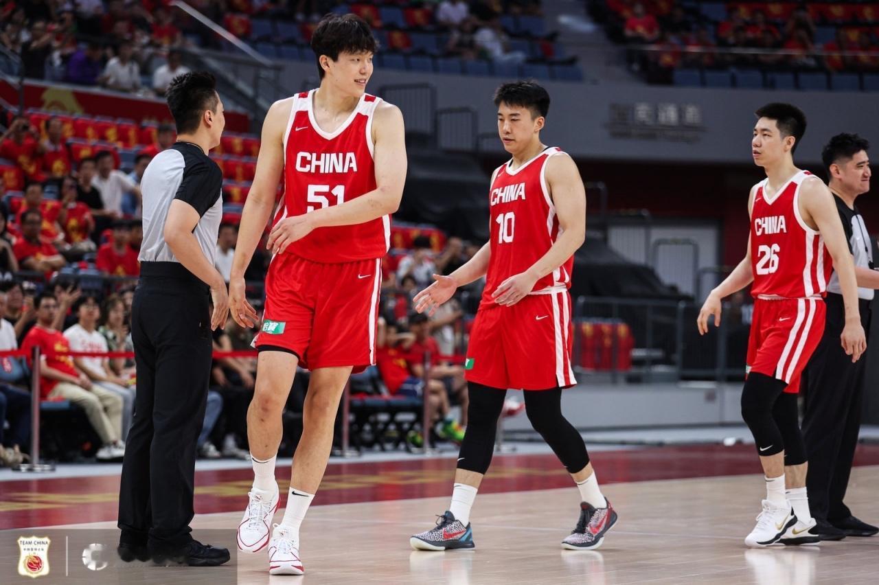 杨瀚森去NBA到底学了个啥？回归国家队首秀仅拿7分8板，场上存在感甚至不如徐昕，