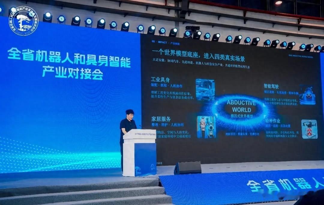 从“听懂”到“看懂”，一位00后创业者的技术战国时代。现在AI圈子里，大家聊得