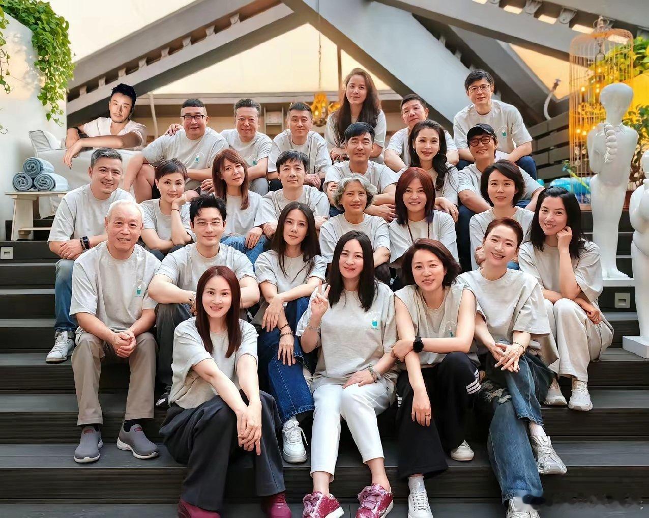 4月30日，女演员何琳、张恒、李佳发文，晒出北京电影学院表演系96班，时隔30年