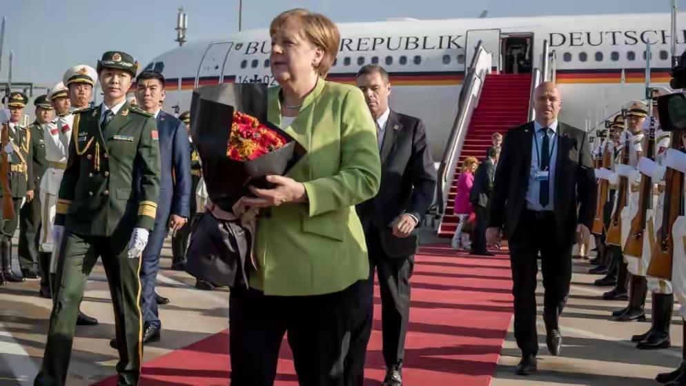 欧洲还应该是前德国总理默克尔眼界高！现在欧盟各国尝尽了苦头！①断了俄罗斯油气，