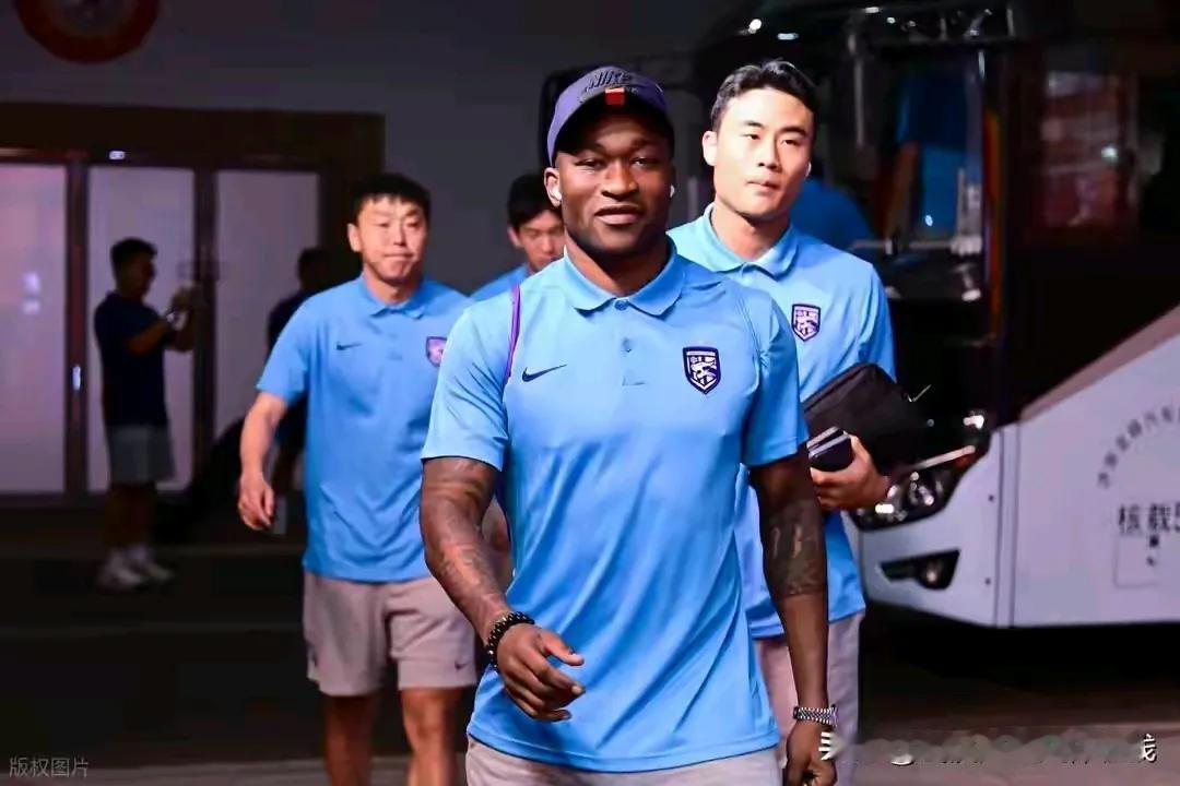 中超下半程开启，成都蓉城远征武汉三镇，虽实力略强，但不能简单看作实力对比，还有故