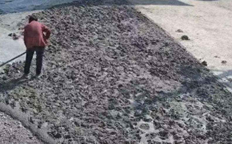 怪不得到实行了村村通都这么久了，还有人家门口是泥土路，原来背后都是有原因的！湖