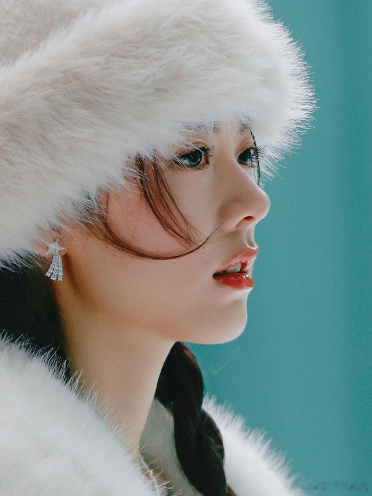 赵今麦职场女精英造型赵今麦怼脸拍谁还没被赵今麦的职场造型惊艳到！利落剪裁勾勒完