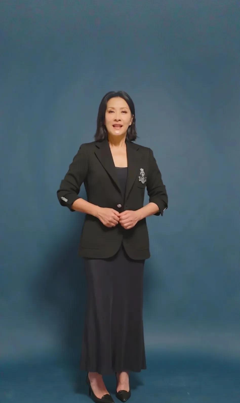 童年女神陈慧珊转行做教育了，头衔是博士，原来她已经在香港大学修读了博士学位。