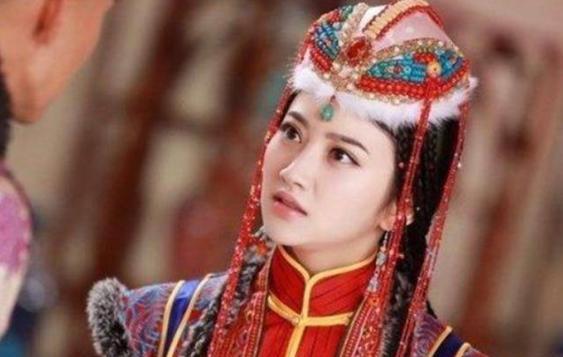 公元1635年，皇太极在大庭广众之下，下令扒光亲姐姐莽古济的衣服，对她处以凌迟极