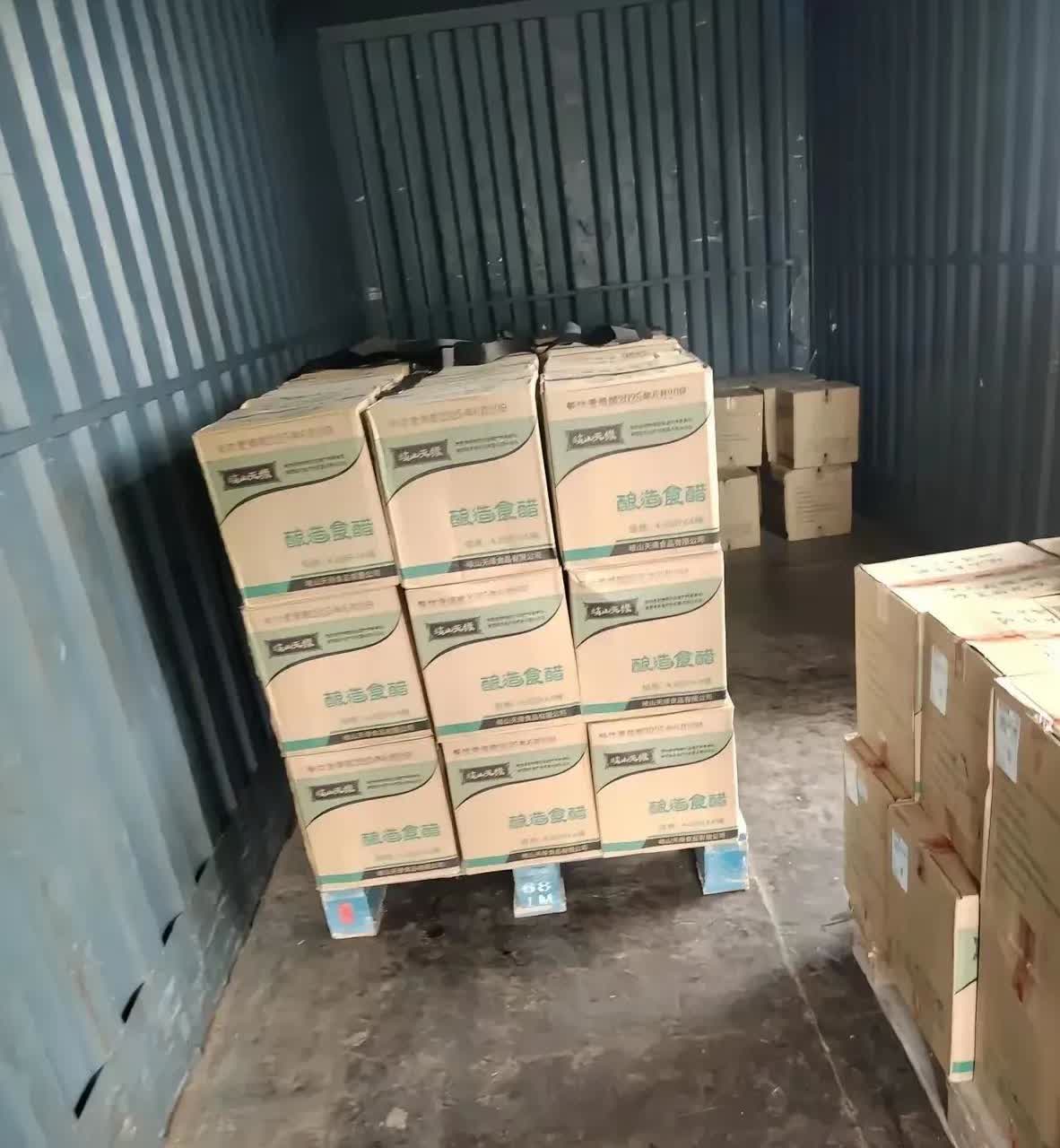 广东深圳，有一名男子接到朋友的电话，让他去一家工厂帮忙卸货，9.6米的大货车急着