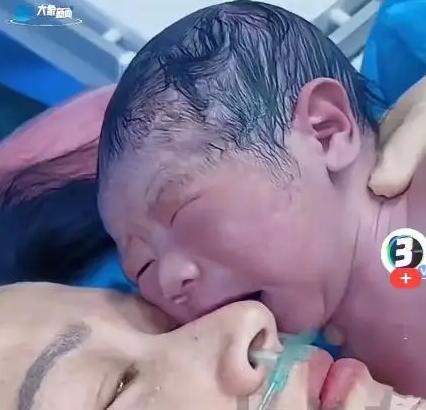 谁能想到，在山东的一家三甲医院产房里，一个刚剪断脐带的新生儿，居然差点把经验丰富