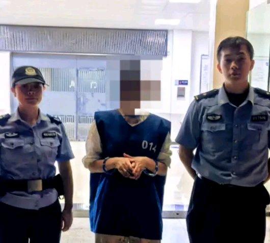 近日，四川自贡荣县发生了一件超戏剧性的事儿。52岁的兰某接到辽宁丹东警方电话，说