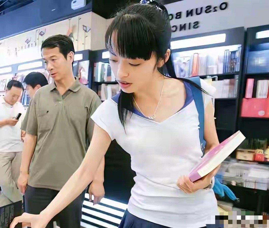 天呐！看到姚晨27年前的大学照，才懂凌潇肃为啥会一见钟情了