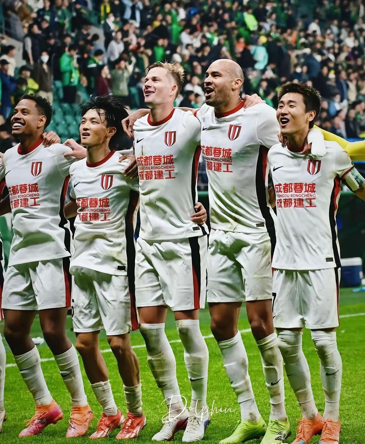 4月份只有成都蓉城和上海申花5战全胜，月度最佳球队、最佳教练评选，毫无疑问将由这