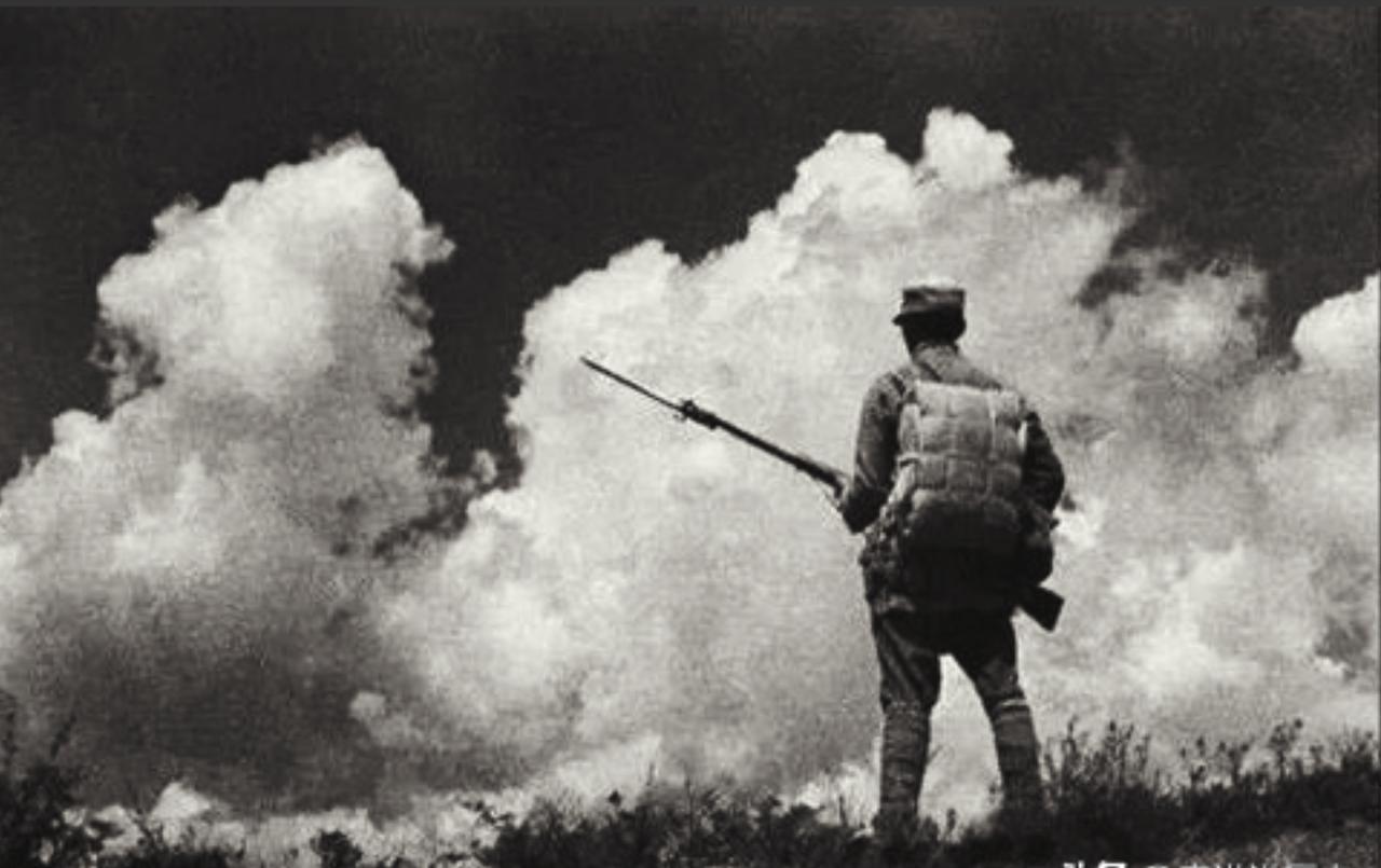 1944年，司令侦察归来，竟在家门口被一枪击毙！开枪的不是敌人，而是自家哨兵。更