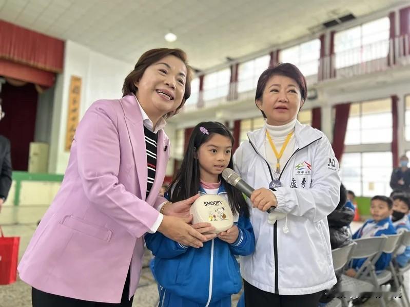 民调惨输江启臣杨琼璎：是提醒也是鼓励针对在TVBS民调中惨输给竞争对手江