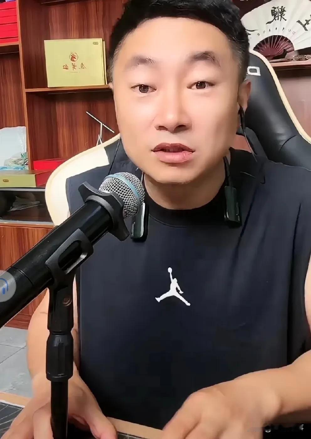 九天表示八卦主播还得看一哥，澳门雷少不行！九天分