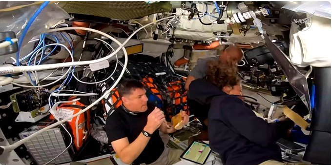 正在飞向月亮的阿尔忒弥斯II的厕所又坏了......¹这次是小毛病，通风口结冰