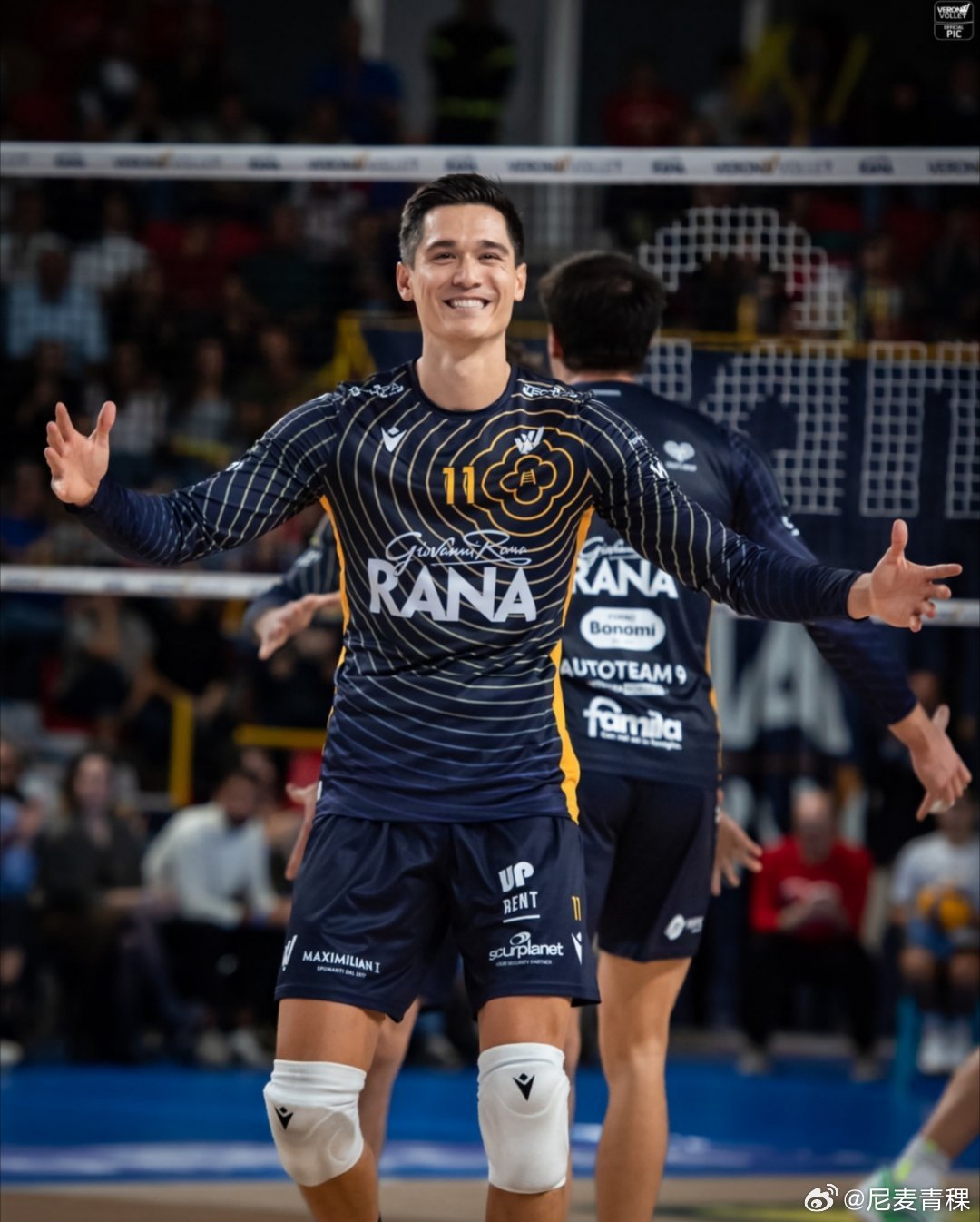 世界男排资讯我称之为黑洞队服[大笑]​​​