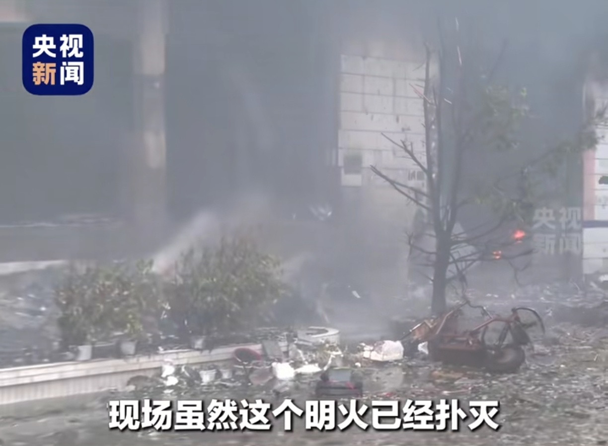 福建晋江鞋厂火灾出门的时候看到了，真的是特别大的火，从中午12点开始的，好多人被