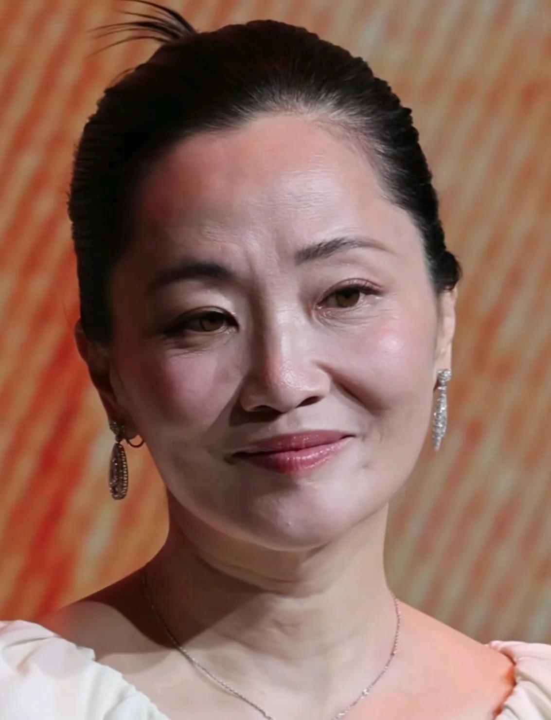 这竟然是当年的女神“郭柯宇”？47岁的她看着好老啊，面相像57岁一样老态。关