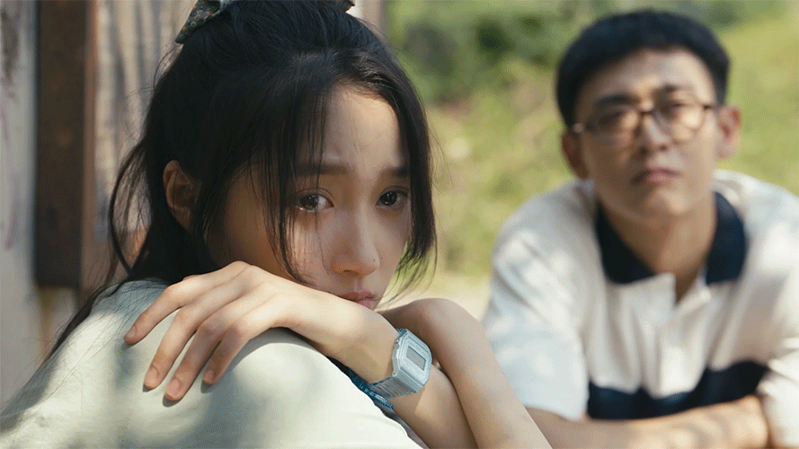 关晓彤漂亮得像洋娃娃一样真的被关晓彤美到失语🥹精致得像真人洋娃娃，青春灵动