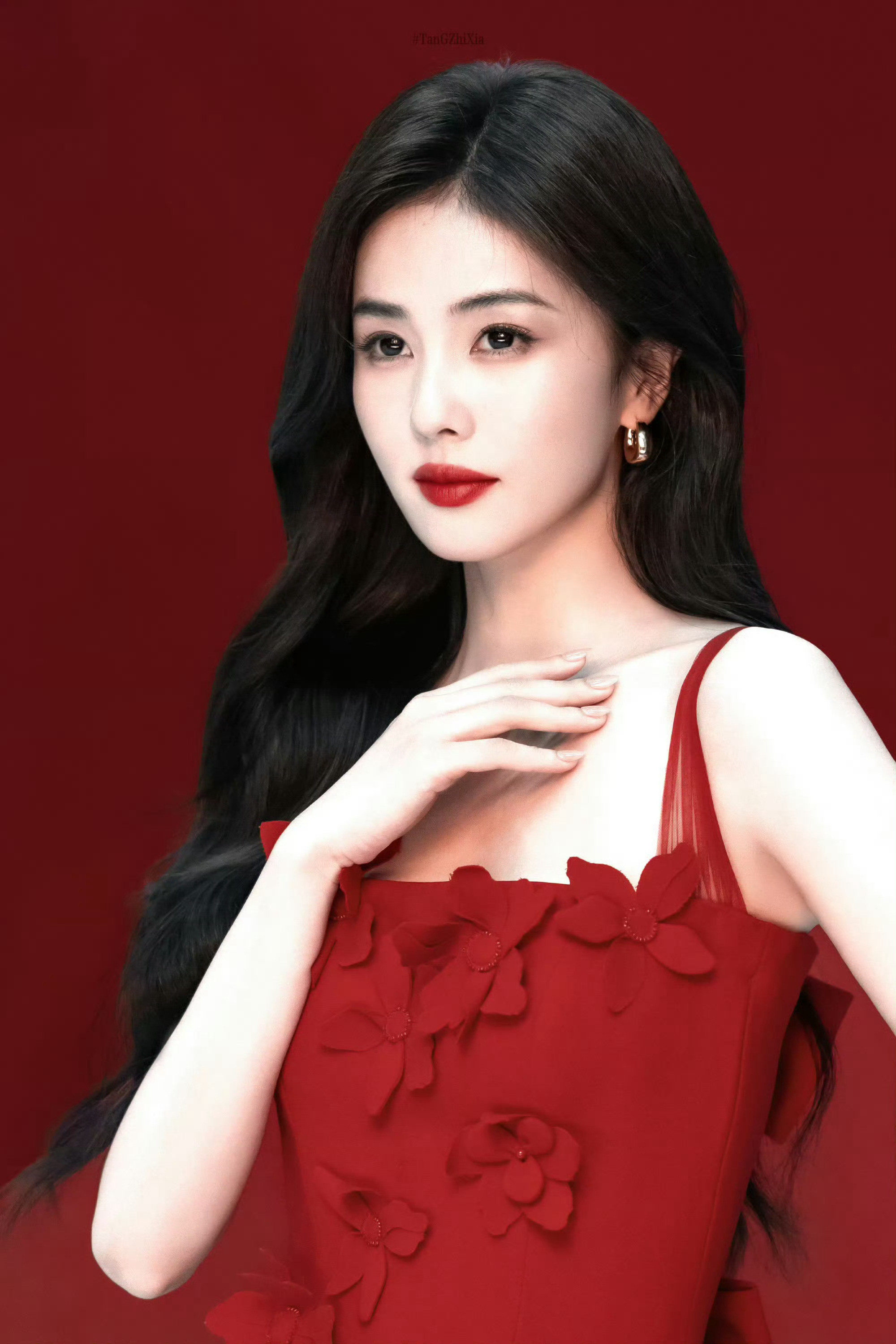 白鹿花朵红裙白鹿每次穿红裙都美出新高度