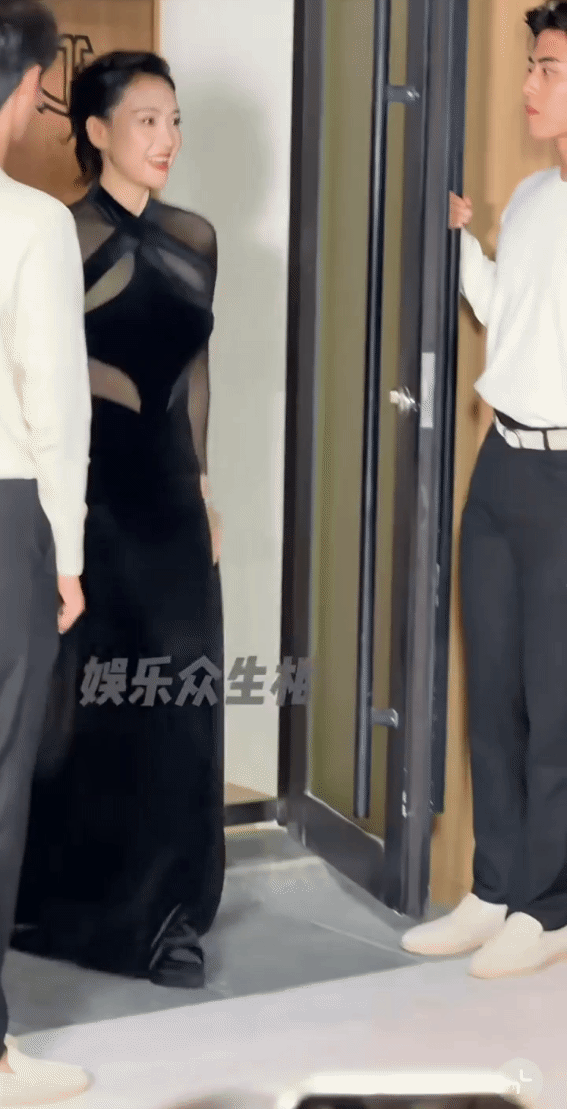妈呀，章子怡你开挂了吧[捂脸哭]47岁积家全球代言人上海红毯“美到失语”了，力压